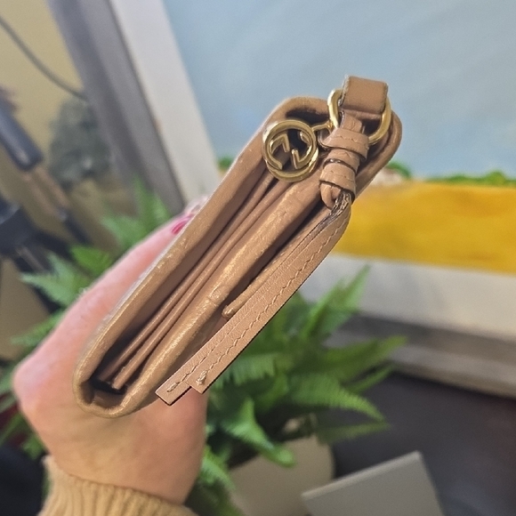 Gucci Light Pink Monogram Wallet with Gold Hardware - Picture 6 of 10